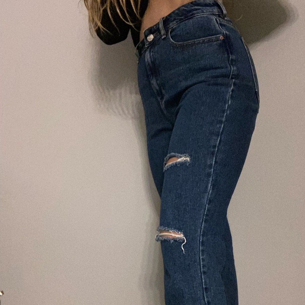 Super cute size 26 mom jeans from PacSun!